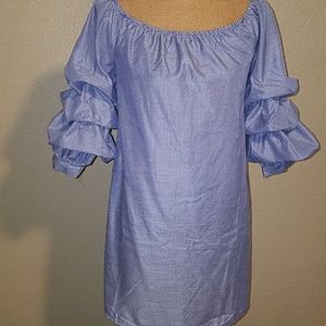 Dress with puff sleeves